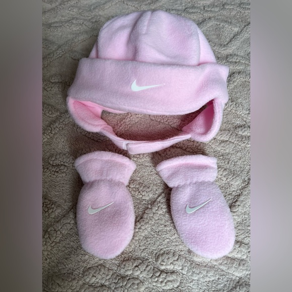 Baby Girl Nike Hat & Mittens - Light Pink & White Fleece Winter Set, Size 12-24M - Picture 2 of 7